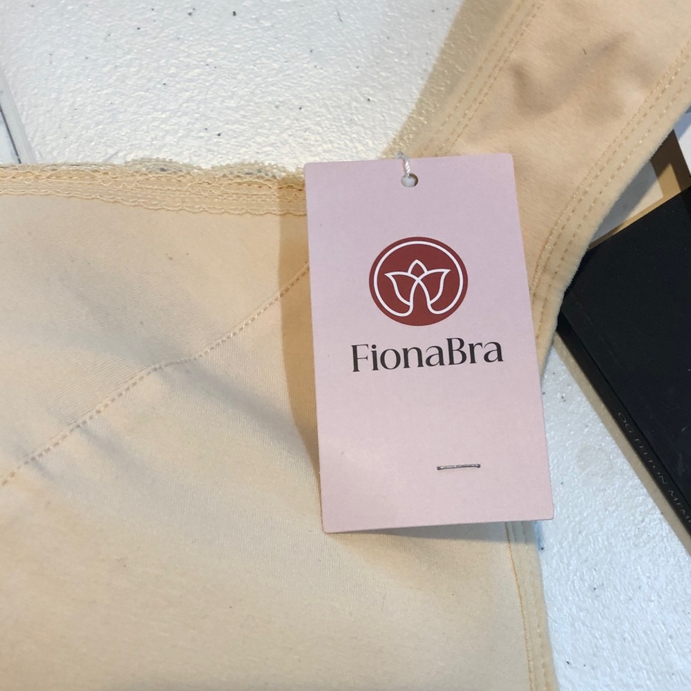 Fiona seamless Nude Everyday Bra, new size 6X, 3-way secure fasteners 2-for one